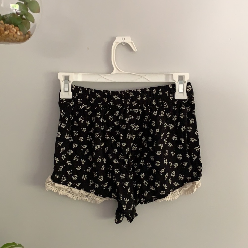 Flowy Shorts - Picture 3 of 3